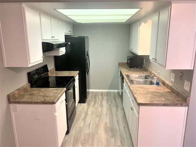 Foto del edificio - 13041 W Ohio Ave