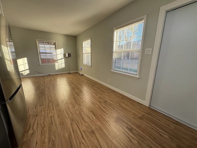 Building Photo - 717 Ultimo Ave