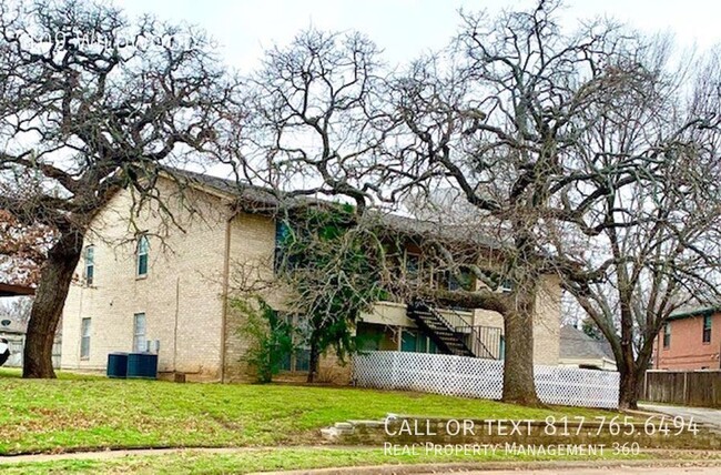 Building Photo - Close to downtown Grapevine