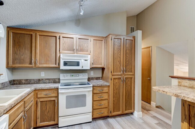 Foto del edificio - Cozy 4 Bed 3 Bath Home Center of Oak Harbor
