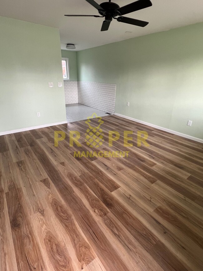 Foto del edificio - 3 bedrooms 1 bathroom house