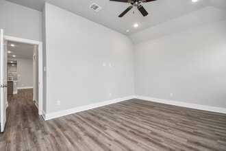 Building Photo - 21030 Shore Oak Dr