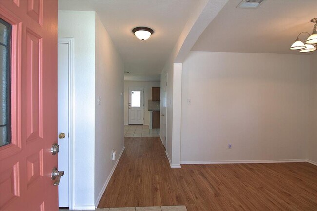Building Photo - 115 Remington Dr