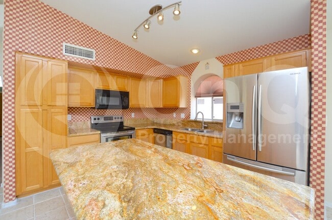 Building Photo - 1661 W Springfield Way