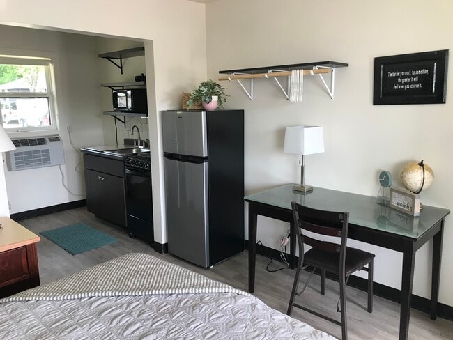 Building Photo - 1600 Marion Rd SE