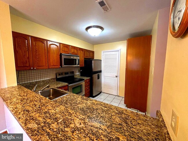 Building Photo - 3867 El Camino Pl