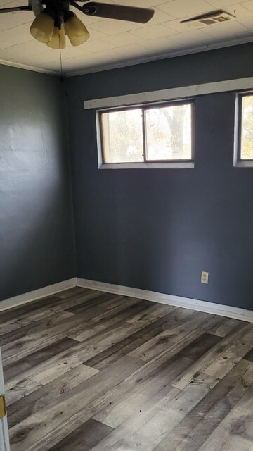 Building Photo - 102 Pecan Ln