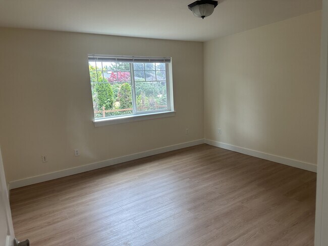 Foto del edificio - 4509 74th Ave Ct W