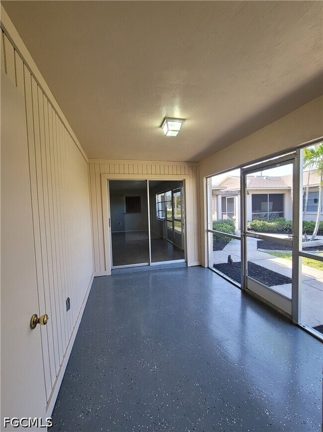 Foto del edificio - 4807 Triton Ct E