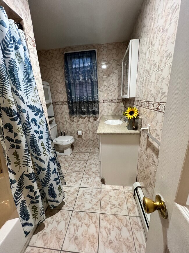 Foto del edificio - 128 Elwood Ave