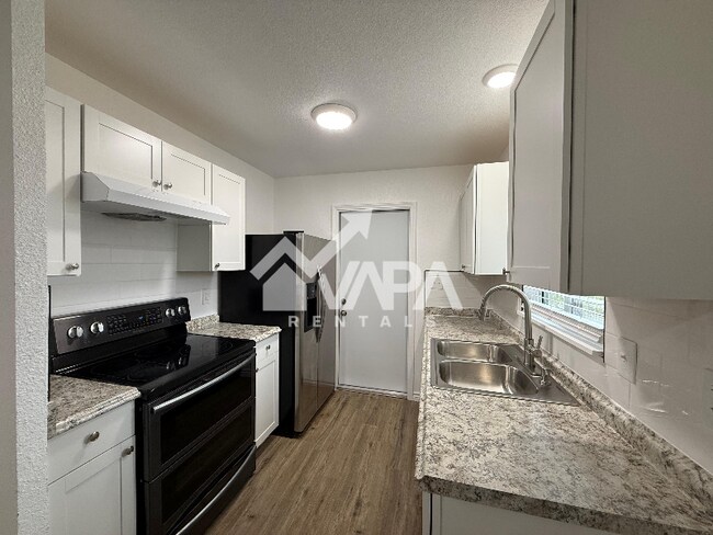 Building Photo - 7817 Leafy Hollow