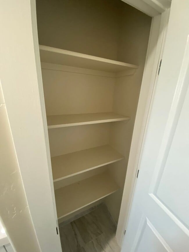 Building Photo - Gorgeous 2 Bedroom/1 Bathroom Home