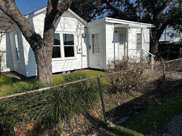 Foto del edificio - 14742 Hempstead Rd
