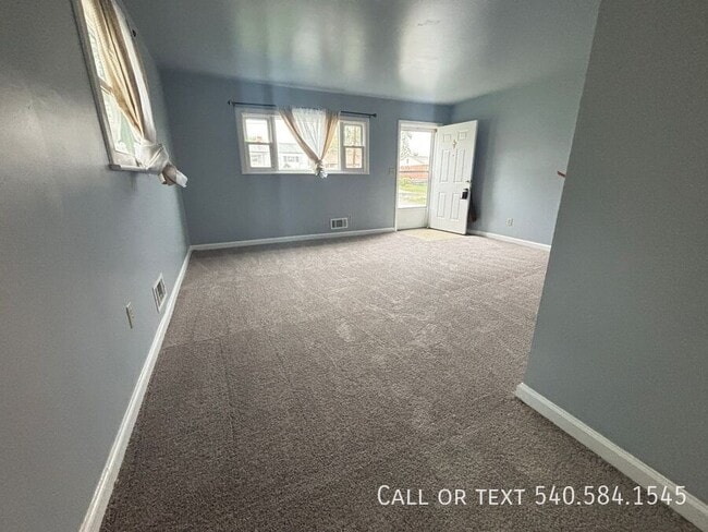 Building Photo - 4230 Moomaw Ave NW