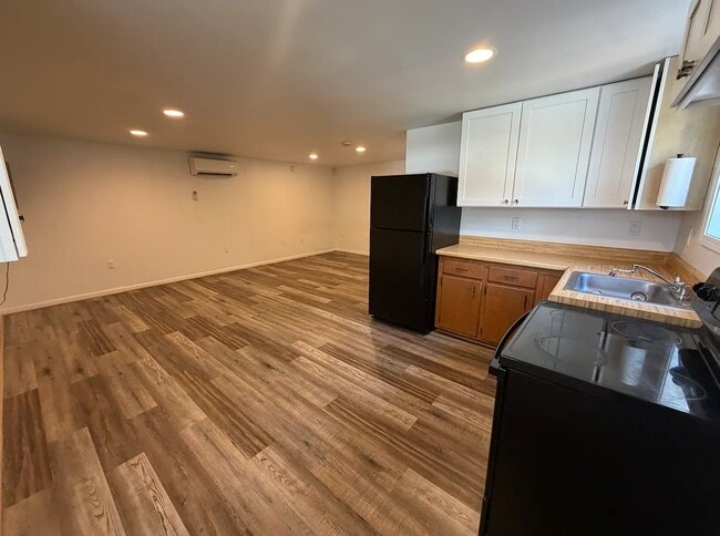 Building Photo - 406 Cedar Lane Rd