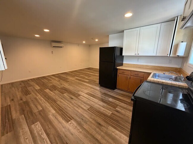 Foto del edificio - 406 Cedar Lane Rd