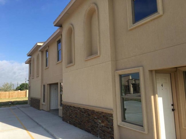 Building Photo - 2207 Taxco Ct