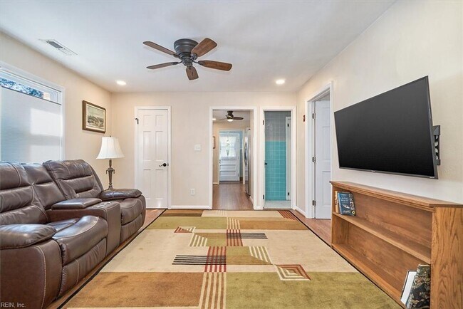 Living Room - 9427 Atlans St