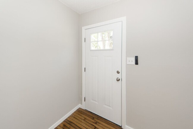 Building Photo - 2 Bedroom 1 Bath Single Family Home in Mag...