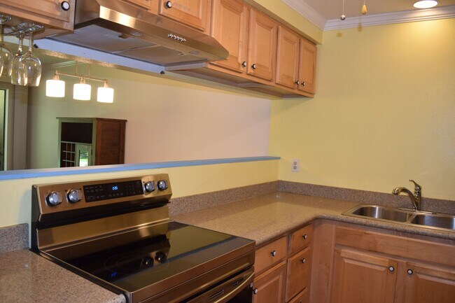 Building Photo - Maui Gardens 2 bedroom 1.5 bath ground flo...
