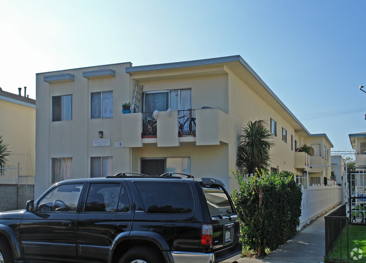 1965 S Garth Ave, Los Angeles, CA 90034 Apartments in Los Angeles, CA