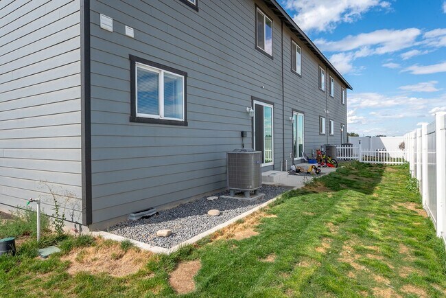 Foto del edificio - 2705 W Marina Dr