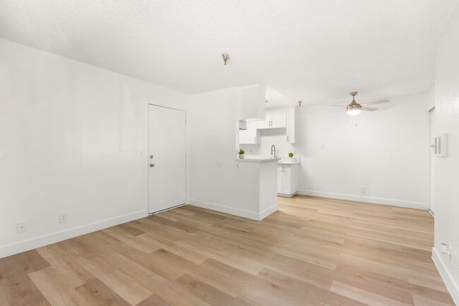 Building Photo - Mar at Chavez