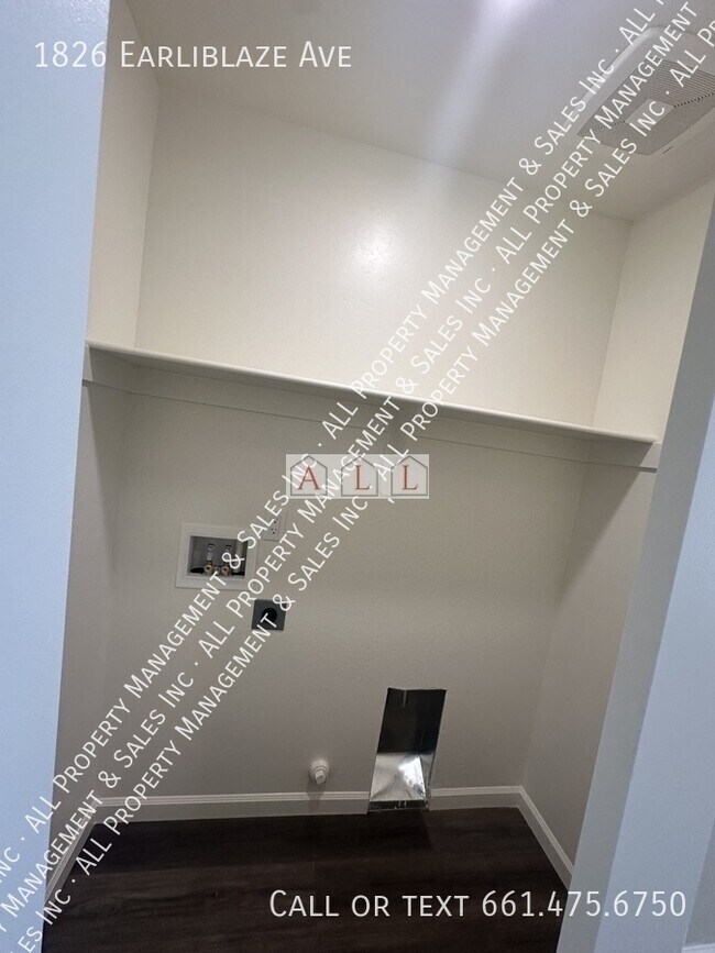 Foto del edificio - 1826 Earliblaze Ave