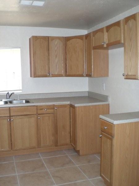Building Photo - 1025 S Kroeger Ln