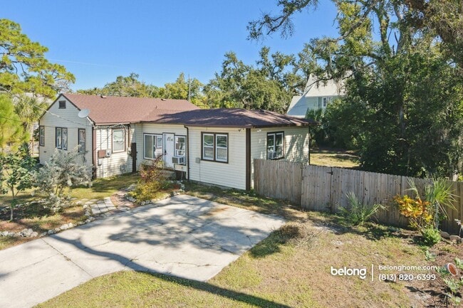 Foto del edificio - 1919 12th Ave W