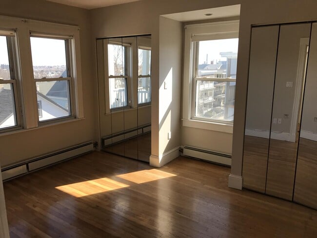 Building Photo - 95 Heath St