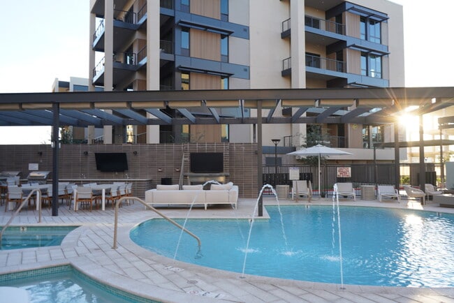 Piscina y spa - 19355 N 73rd Way