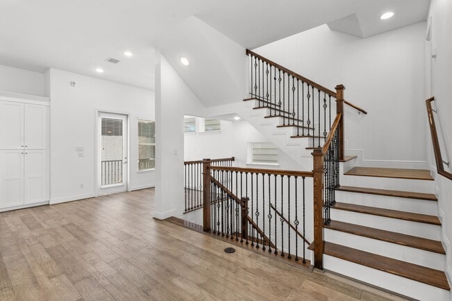 Building Photo - 2718 McGowen St