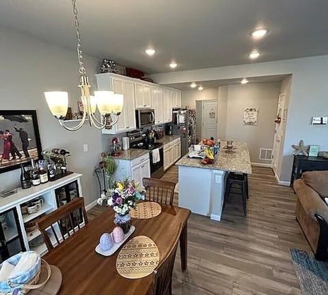 Building Photo - 3 Bed | 2.5 Bath | A/C | Fenced Yard | Near Military Bases
