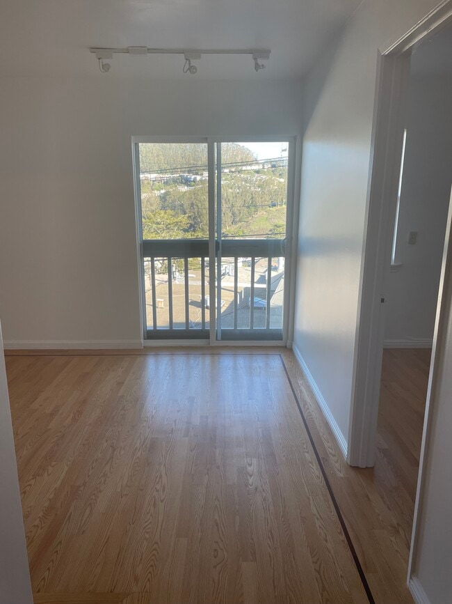 Building Photo - 450 Ortega St