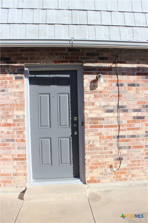 Building Photo - 1303 Wales Dr