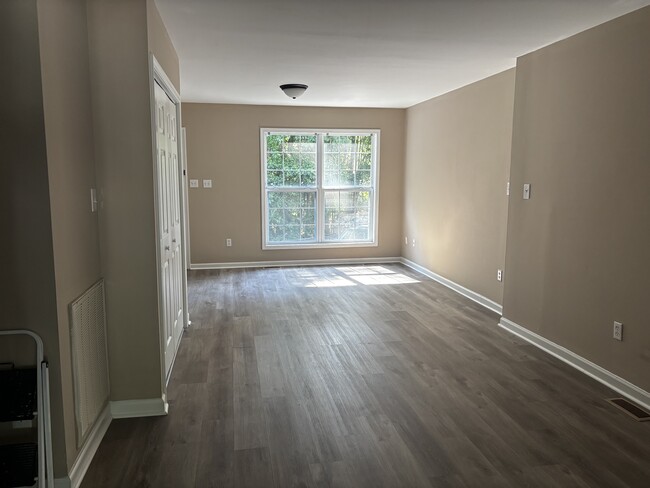 Building Photo - 8517 Kangaroo Ct
