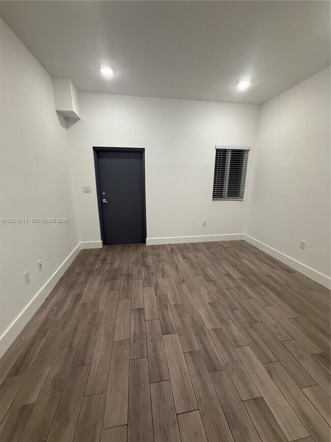 Foto del edificio - 486 E 30th St