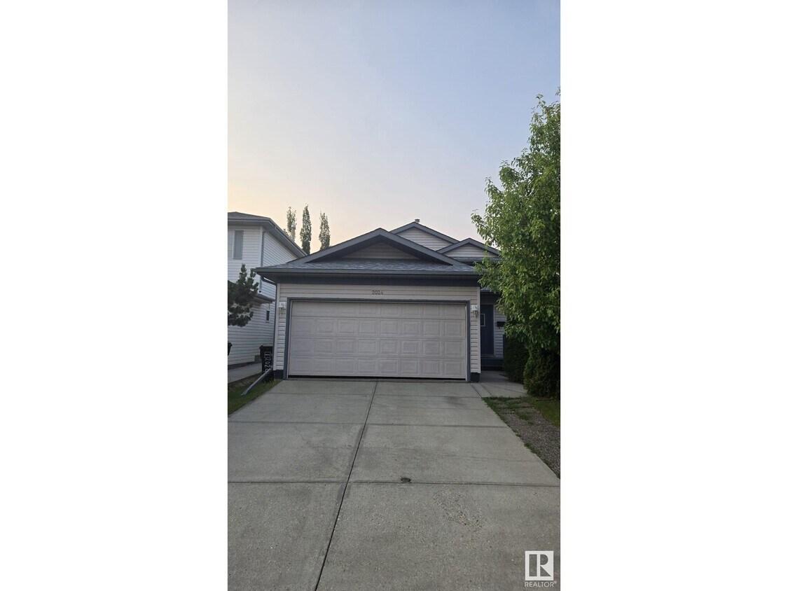 Photo principale - 2024-235A 35A Ave NW