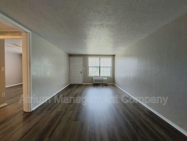 Building Photo - 1295 N Holland Pkwy