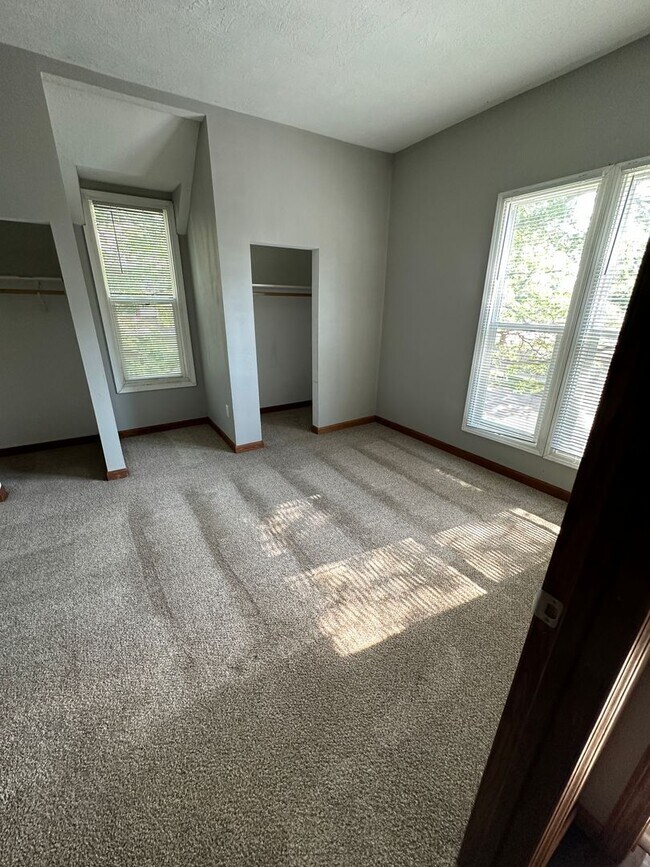 Building Photo - 1305 Spring