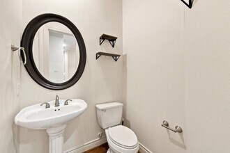 Building Photo - 9609 Pemberton Cres Dr
