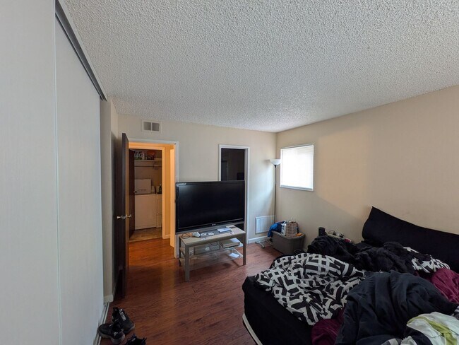 Building Photo - 13241 E Asbury Dr