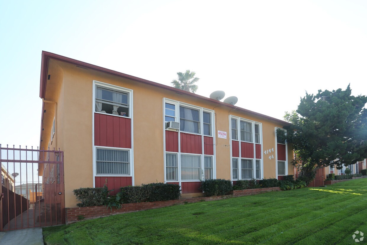 Building Photo - 4144-4152 Somerset Dr