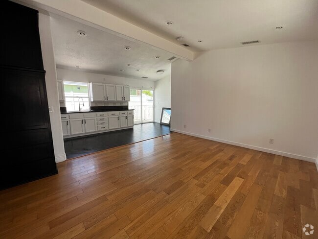Building Photo - 14397 Busby Dr