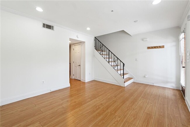 Building Photo - 121 Rondak Cir