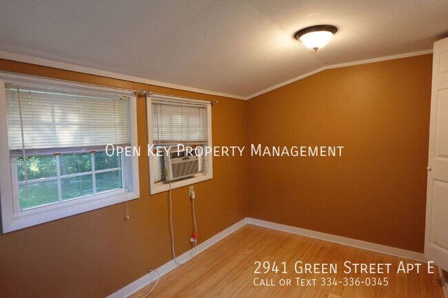 Building Photo - Personal and Quaint 1/1 Apartment in the H...