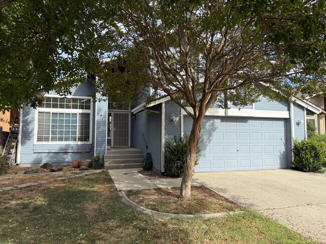 Building Photo - Updated two story home in Sylvan School Di...
