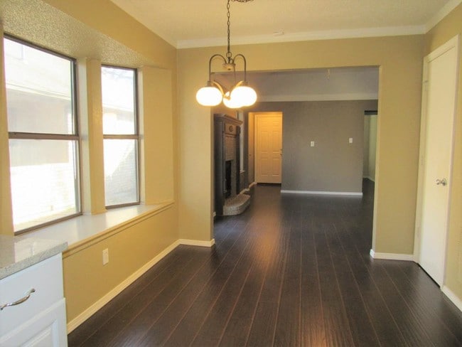 Building Photo - 1325 Abbott Dr