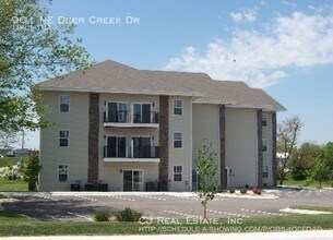Building Photo - 901 NE Deer Creek Dr